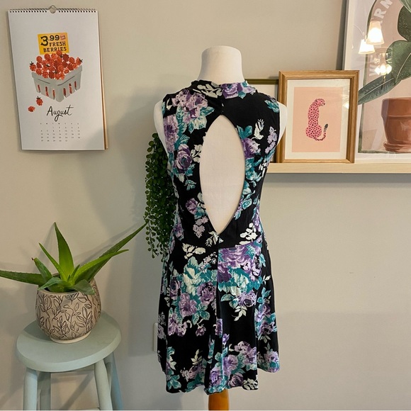 Kimchi Blue Urban Outfitters Black Floral Backless Dress - Picture 2 of 2